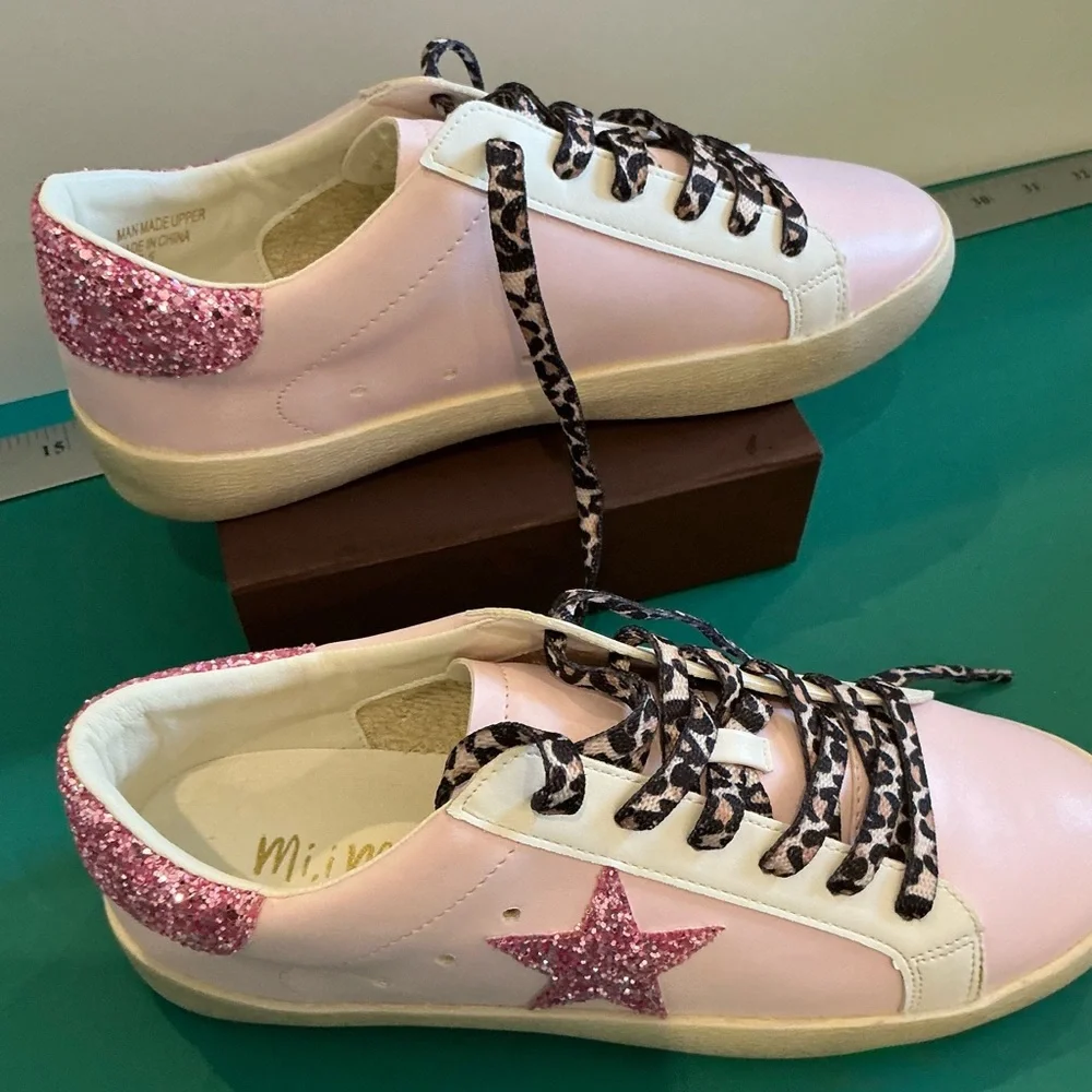 NWOB Mi.Im Skylar Pink and White Women's Sneakers Size 7.5 - Picture 3 of 9